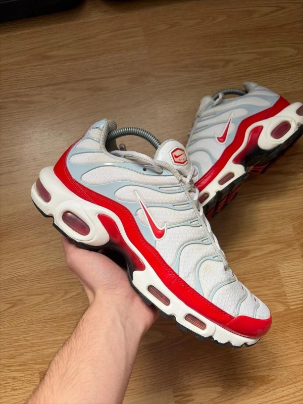 Nike air max plus university red