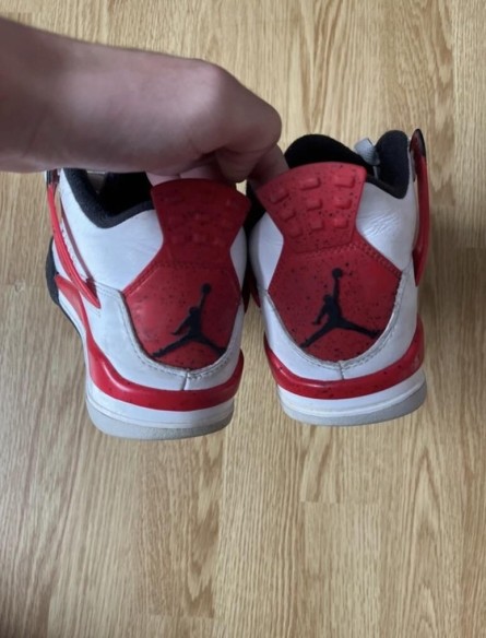 Air Jordan 4 Retro fire red