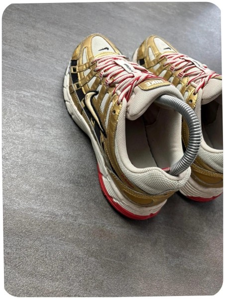 Nike p-6000 Doré - taille 38