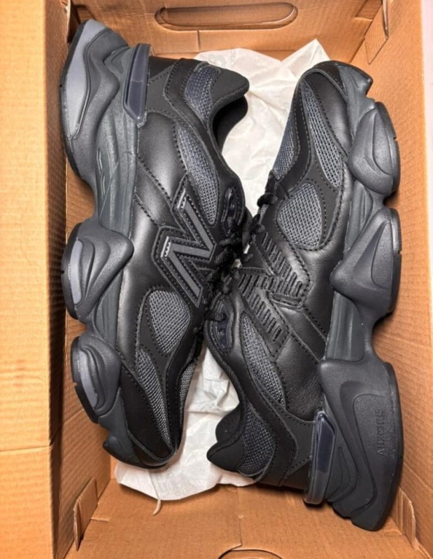 New Balance 9060 Triple Black Leather taille 38 2