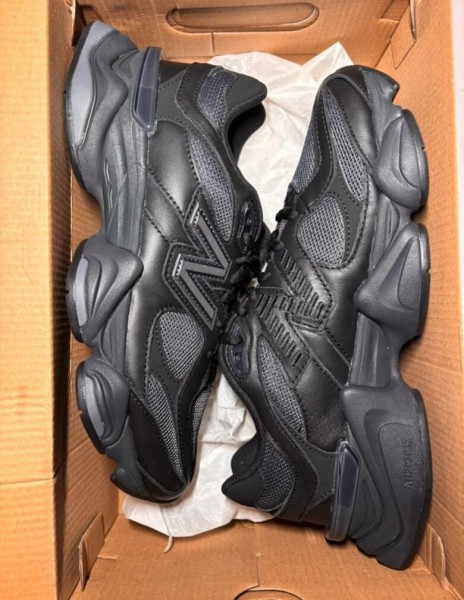 New Balance 9060 Triple Black Leather taille 38