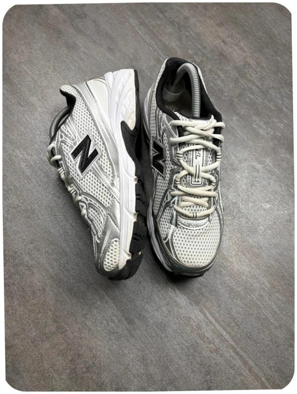 New balance 740 grey / black - taille 41,5 2