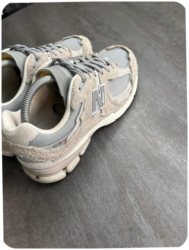 New balance 2002r protection pack grey - taille 42 2