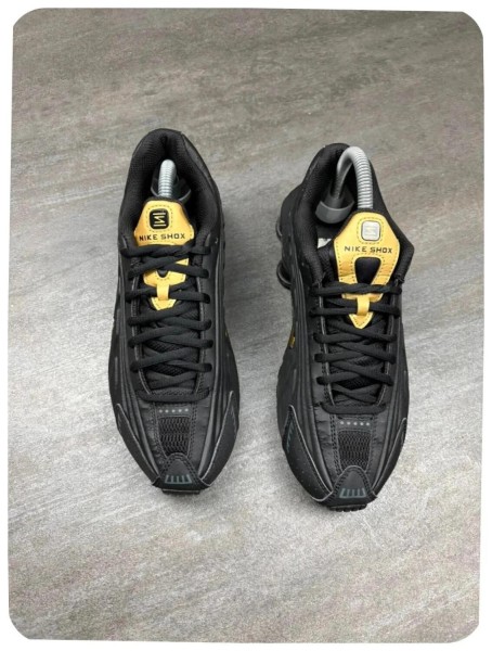 Nike shox r4 black / gold ( taille 39 )
