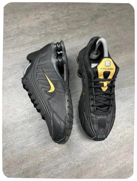 Nike shox r4 black / gold ( taille 39 )