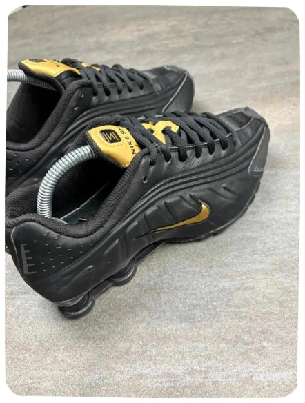 Nike shox r4 black / gold ( taille 39 )