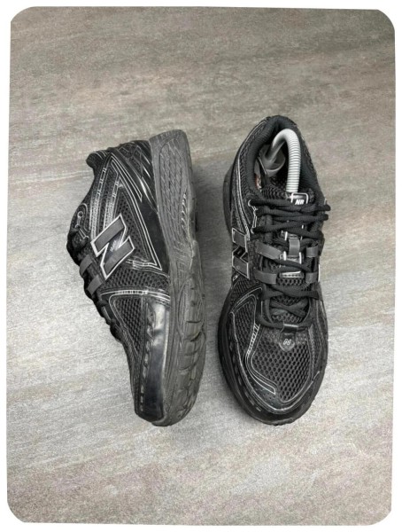 New balance 1906r black ( taille 41,5 )
