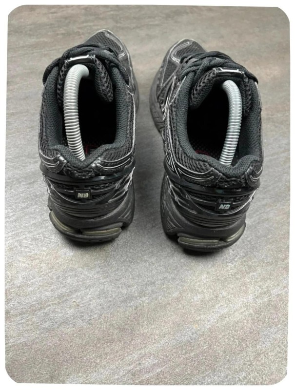 New balance 1906r black ( taille 41,5 ) 2