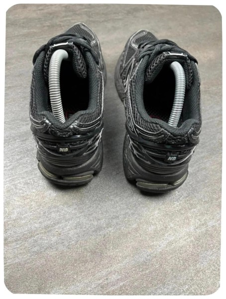 New balance 1906r black ( taille 41,5 )
