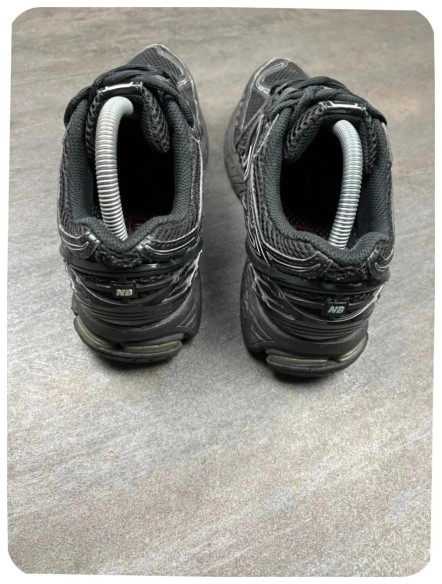 New balance 1906r black ( taille 41,5 )