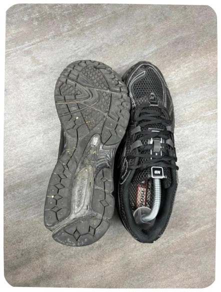 New balance 1906r black ( taille 41,5 )