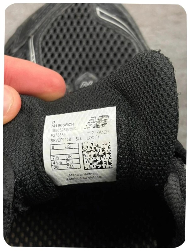 New balance 1906r black ( taille 41,5 ) 2