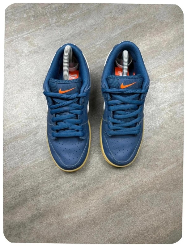 Nike sb dunk low navy gum ( taille 37,5 )