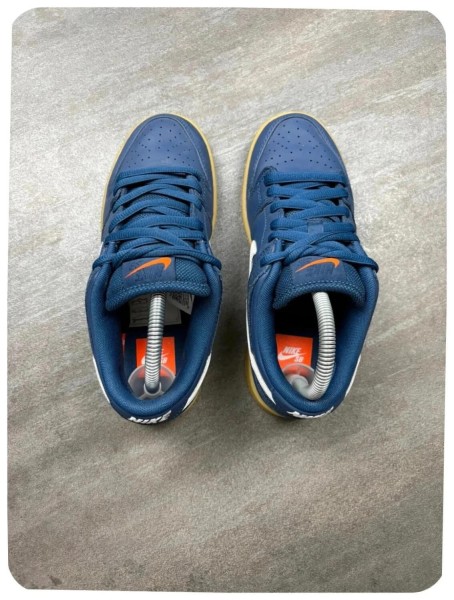 Nike sb dunk low navy gum ( taille 37,5 )