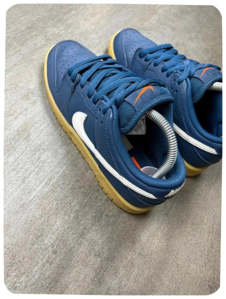 Nike sb dunk low navy gum ( taille 37,5 )