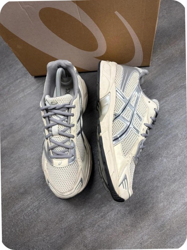Asics gel 1130 cream / grey - taille 43,5 2