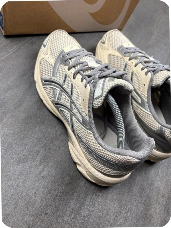 Asics gel 1130 cream / grey - taille 43,5 2