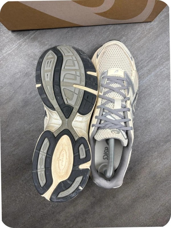Asics gel 1130 cream / grey - taille 43,5 2