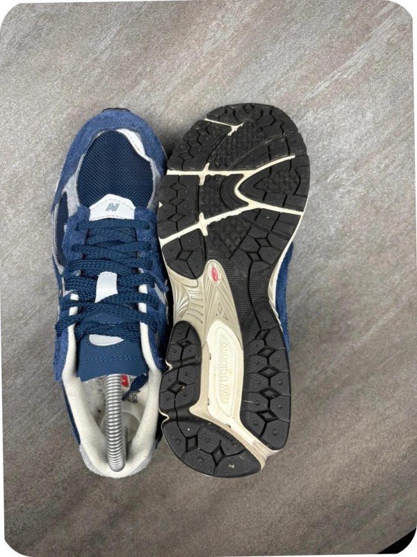 New balance 2002r protection pack navy - taille 38 2