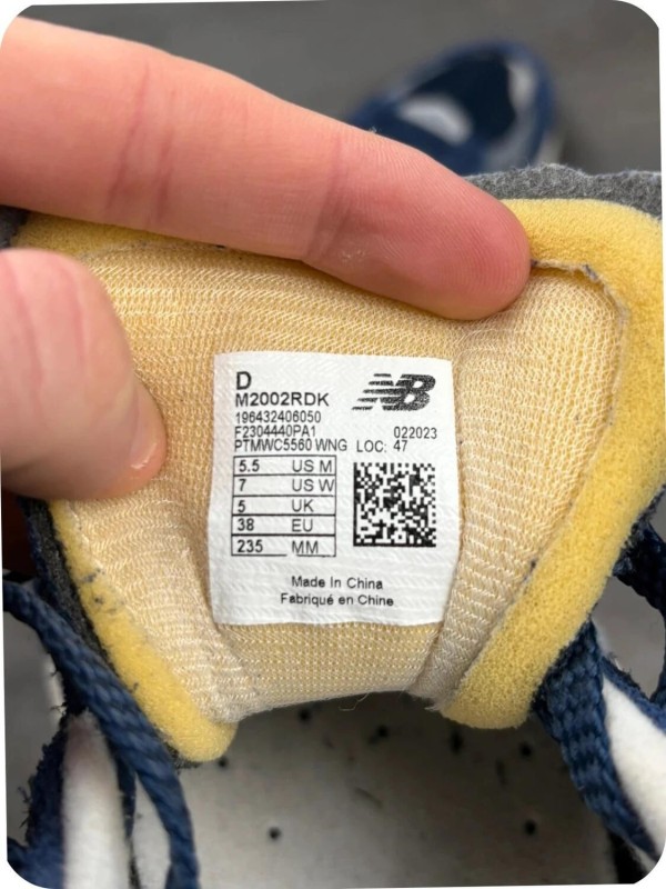 New balance 2002r protection pack navy - taille 38 2