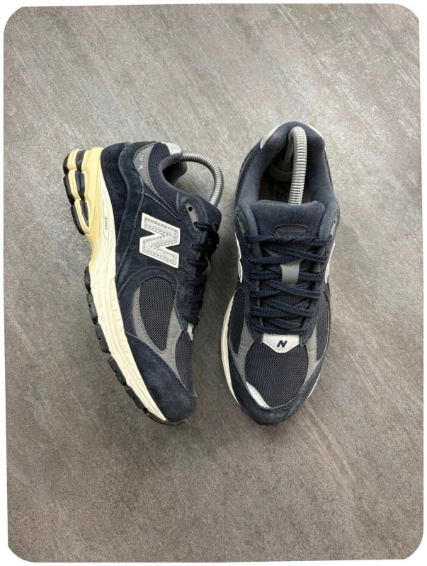 New balance 2002r midnight navy ( taille 38,5 )
