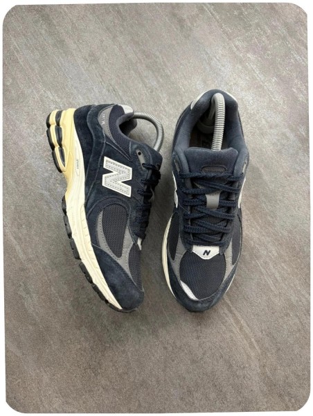 New balance 2002r midnight navy ( taille 38,5 )