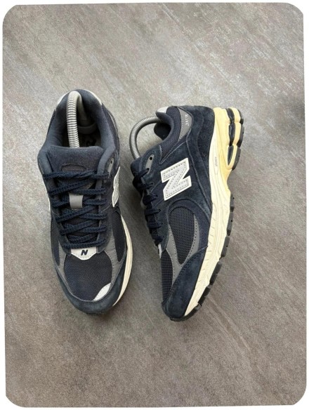 New balance 2002r midnight navy ( taille 38,5 )