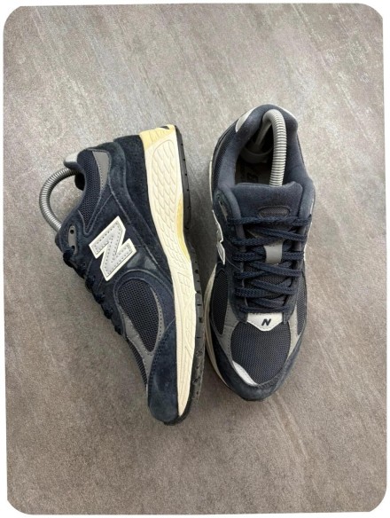New balance 2002r midnight navy ( taille 38,5 )