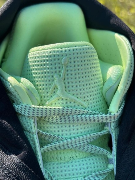 Jordan 4028 Black volt - taille 46