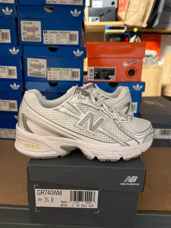 New balance 740 silver metallic - taille 35,5 2