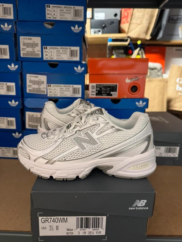 New balance 740 silver metallic - taille 35,5 2