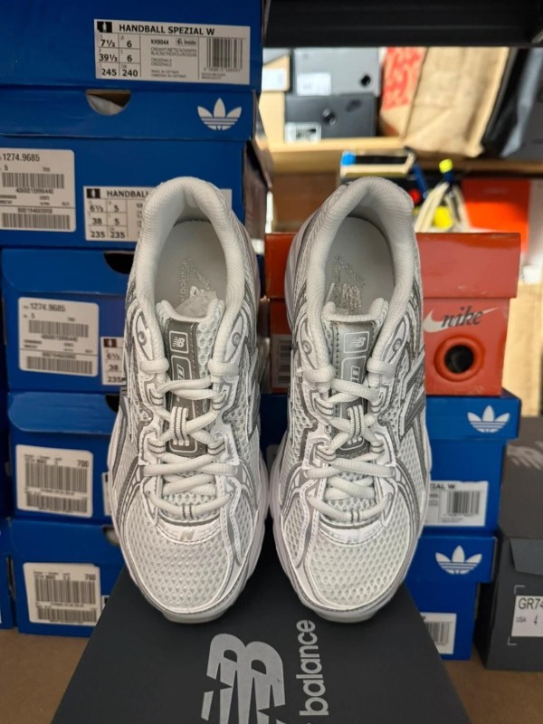 New balance 740 silver metallic - taille 35,5 2
