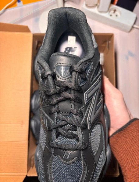 New Balance 9060 Triple Black Leather taille 45