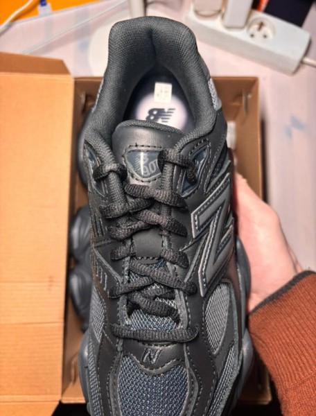 New Balance 9060 Triple Black Leather taille 37