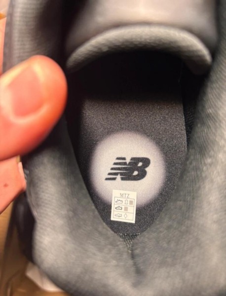 New Balance 9060 Triple Black Leather taille 45