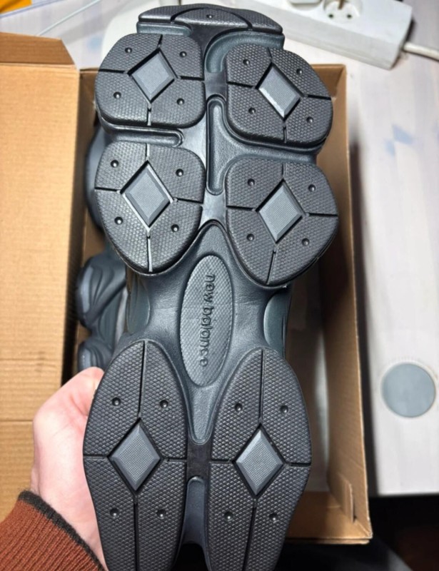 New Balance 9060 Triple Black Leather taille 36 2