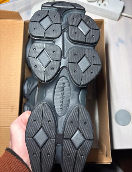 New Balance 9060 Triple Black Leather taille 36
