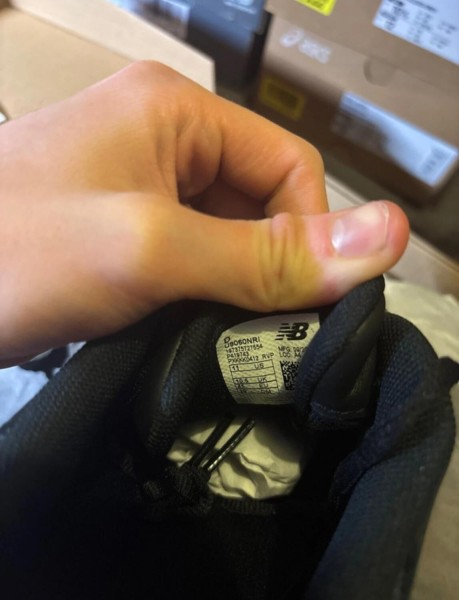 New Balance 9060 Triple Black Leather taille 45