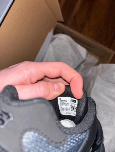 New Balance 9060 Triple Black Leather taille 40,5