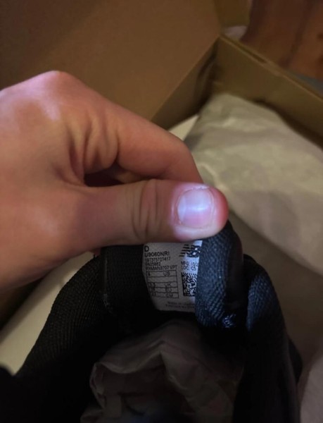 New Balance 9060 Triple Black Leather taille 36