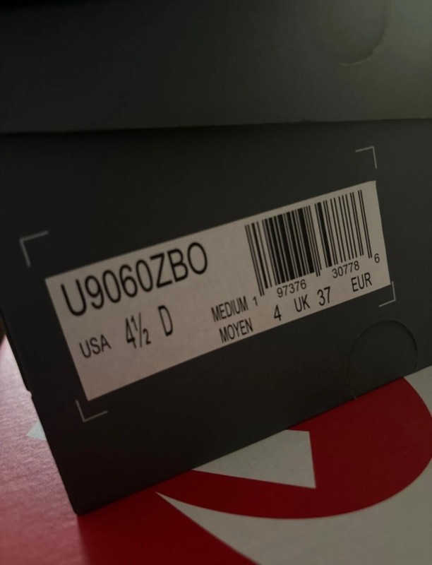 New Balance 9060 Triple Black Patent taille 37 2