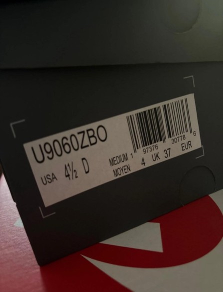 New Balance 9060 Triple Black Patent taille 37