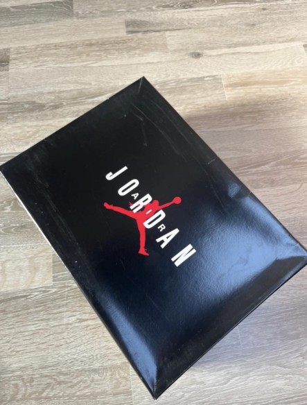 Jordan 11 cherry