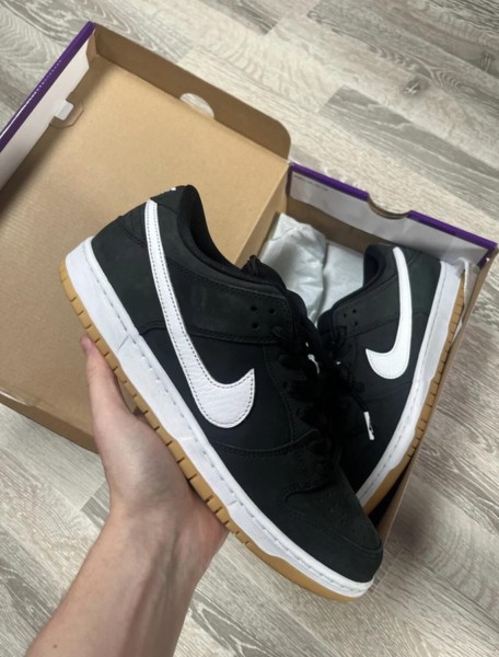 Dunk SB black gum