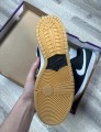 Dunk SB black gum