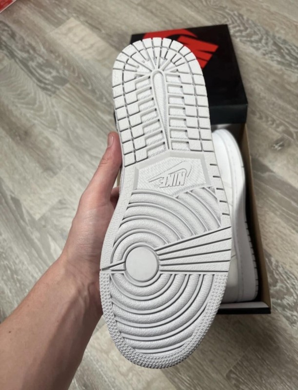 Jordan 1 low neutral grey 2