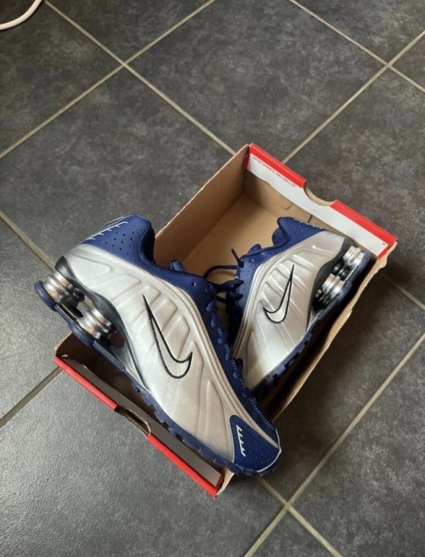 Nike shox r4 metallic blue