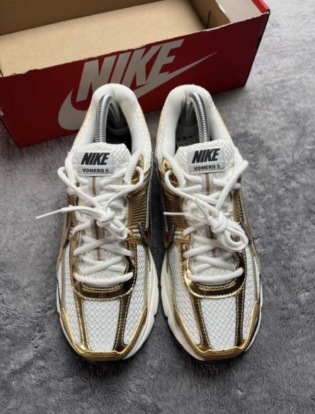 Nike vomero 5