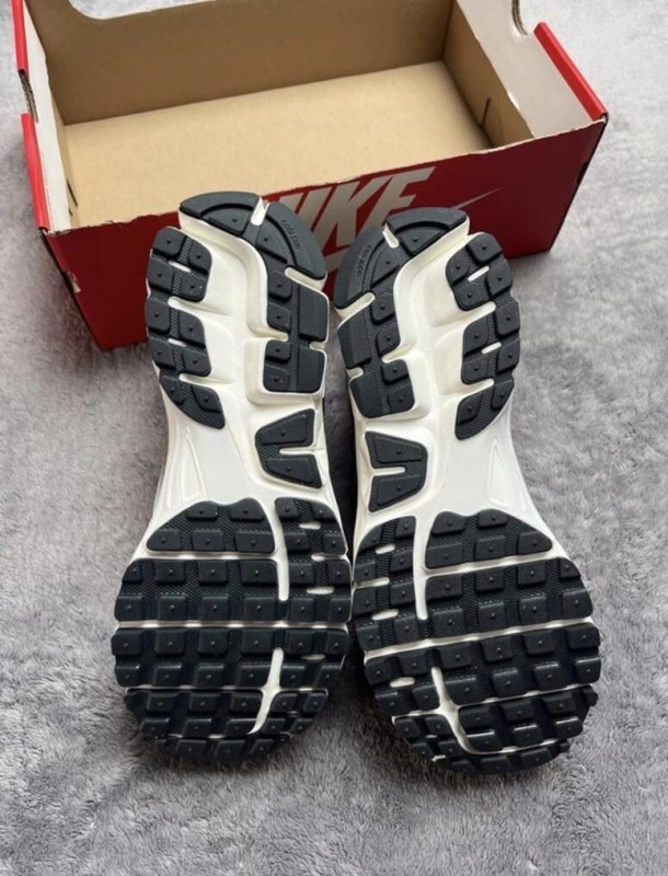 Nike vomero 5 2