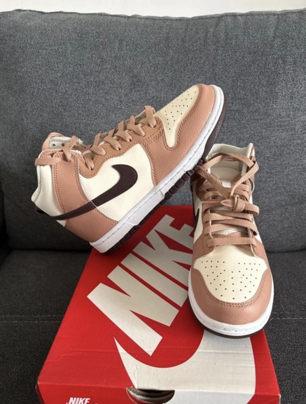 Nike dunk high dusted clay
